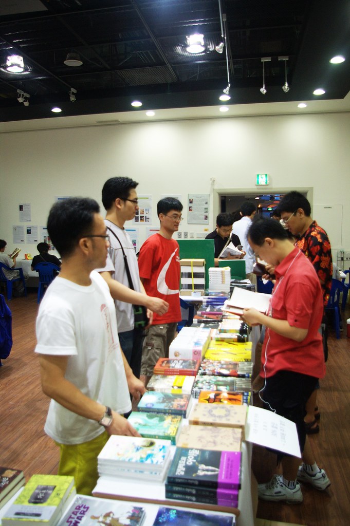 The Dealers' Tables, full of SF and fantasy books.