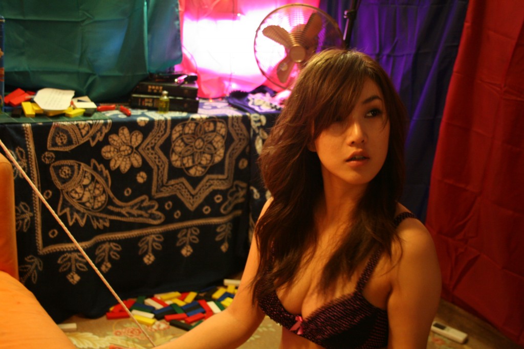 Invasion of Alien Bikini_4